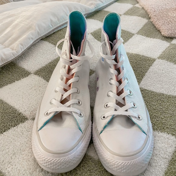 ❗️SOLD ON MERCARI! - White Converse Chuck Taylor All Star - size 8 - Picture 3 of 4